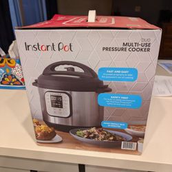 Instant pot. Brand New. Never Taken Out Of Box