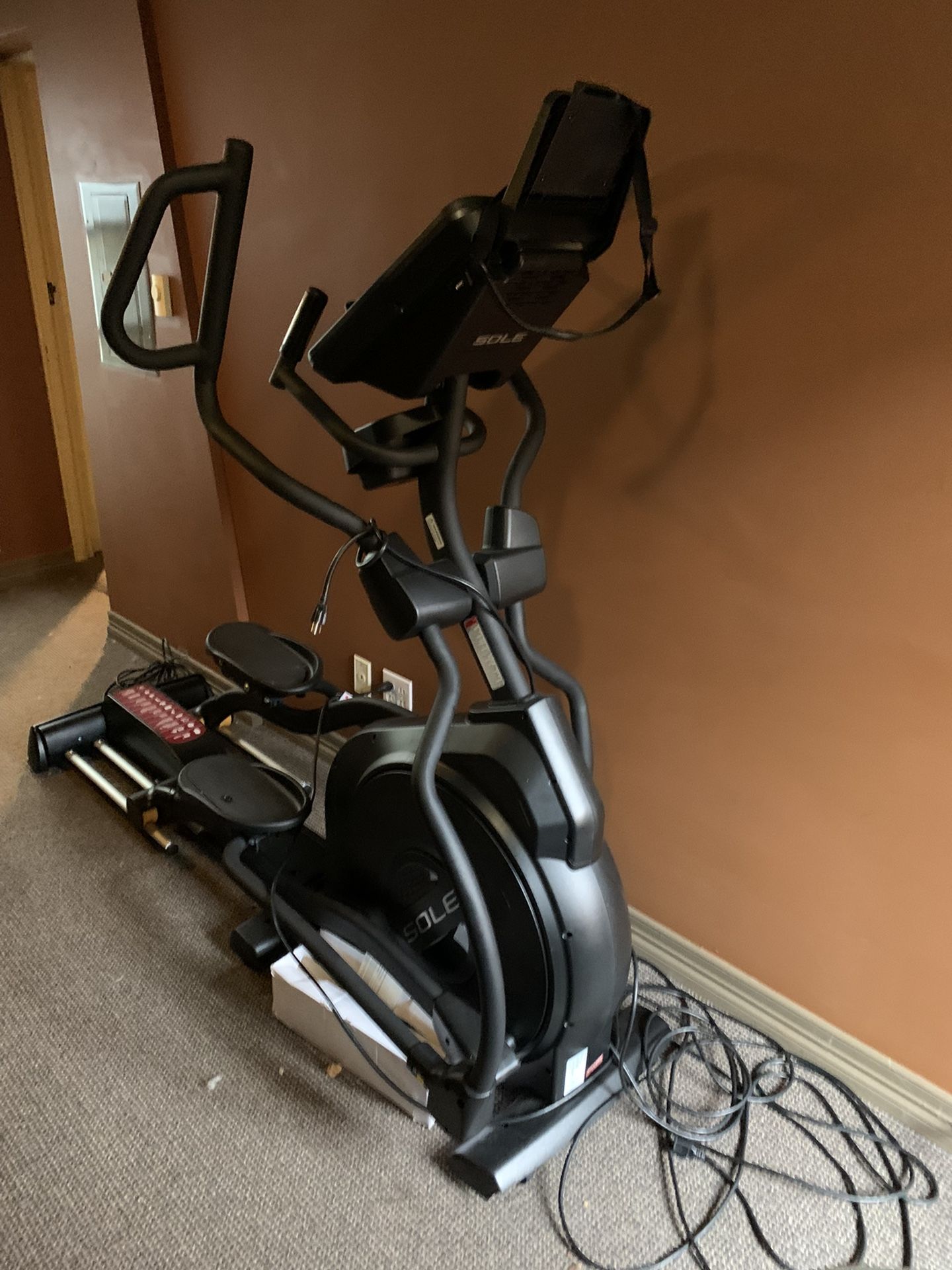 Sole E35 Elliptical From Dick’s Sporting Goods - Like New 