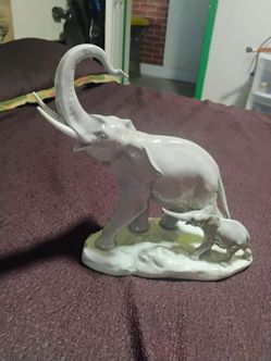 Lladro Spain Collectible Elephant and Baby Figurine Two Elephants #1151 Retired