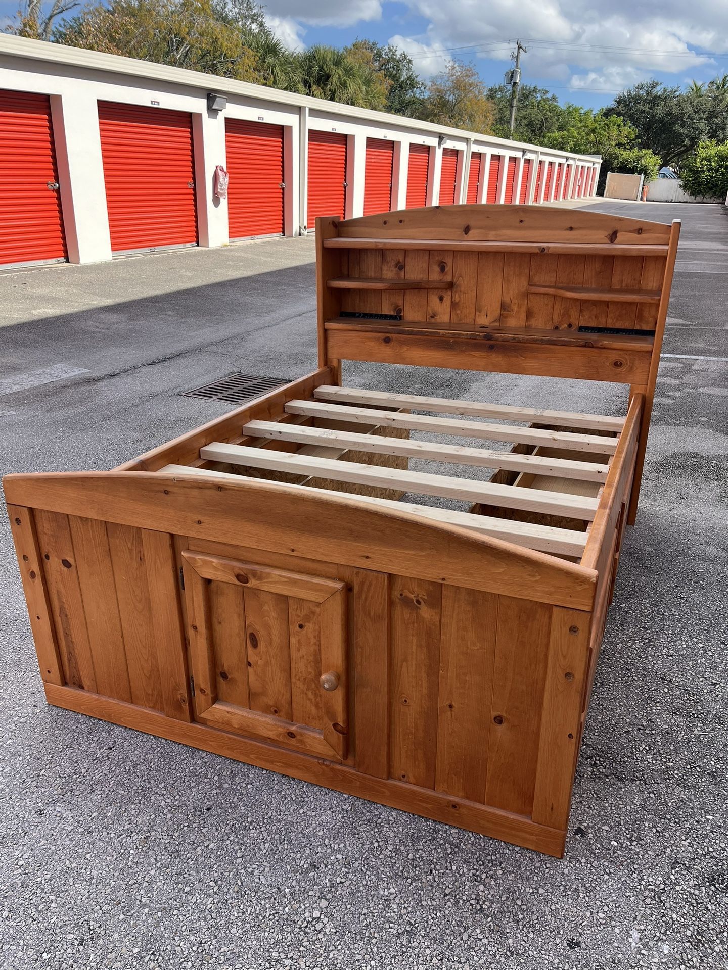 Solid Pine Bedroom Set $600
