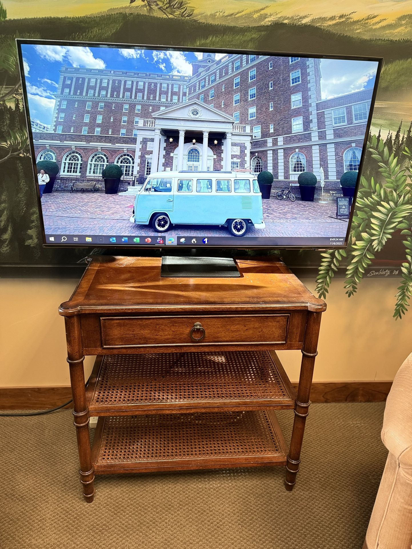 Drexel Heritage End Table / Monitor Stand