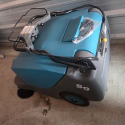 TENNANT S9 WALK BEHIND SWEEPER 300HRS !!! NEW BATTERY 