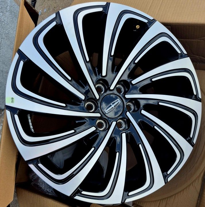 2025 LINCOLN NAVIGATOR BLACK LABEL OEM BRAND NEW........( 22" INCH )
