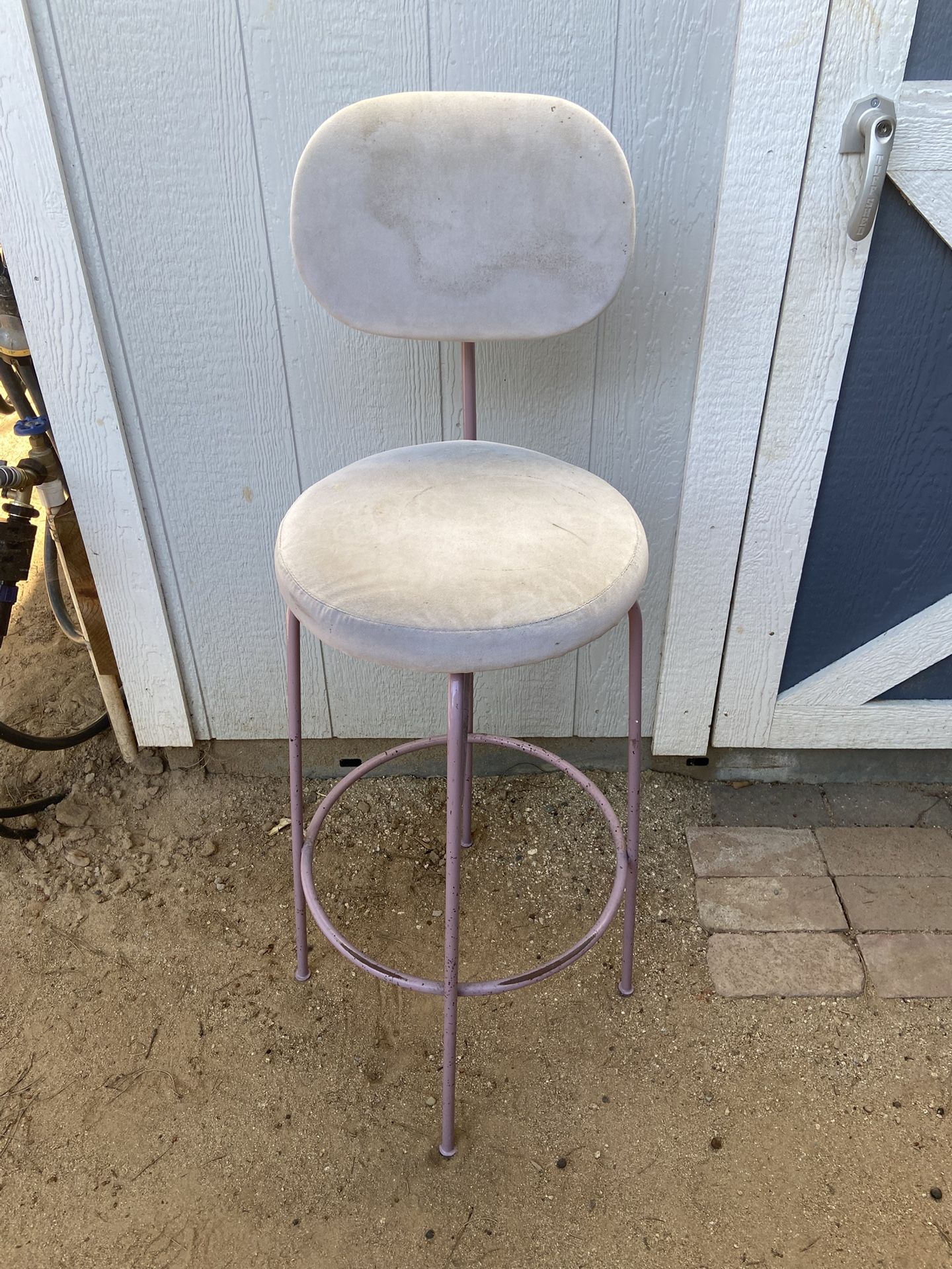Free Bar Stool