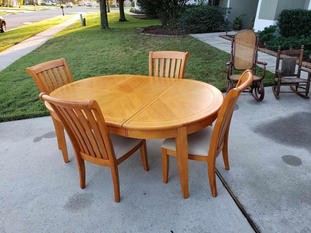 Kitchen table with leaf and four chairs
