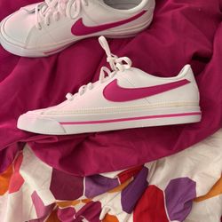 White N Pink Nike Shoes Size 7 Boy
