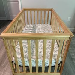 Convertible Crib Natural wood 