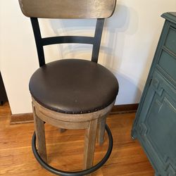 2 Swivel Barstools