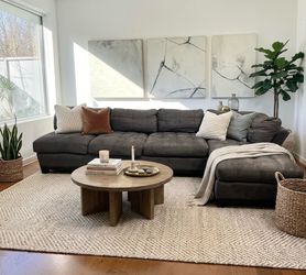 H.M. RICHARDS 3- PIECE SECTIONAL w/ CHAISE (FREE DELIVERY)(CLIFTON HEIGHTS PA 19018)