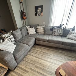 L-Shape Couch w/ Pull Out Queen Bed