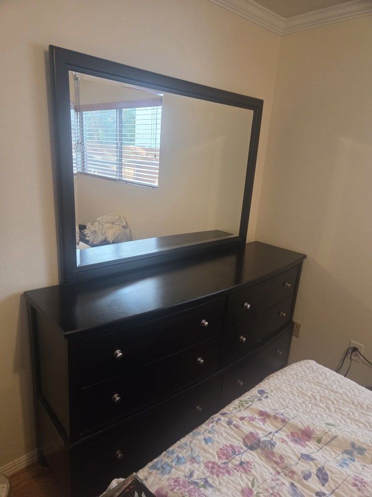 Queen 5-Piece Bedroom Set - Clean- Black