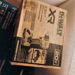 Dewalt Drill With Bag And Battery