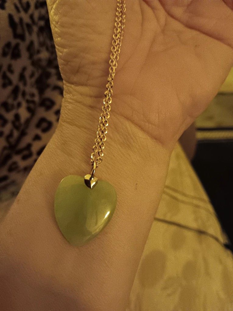 14K YELLOW GOLD GENUINE JADE HEART PENDANT