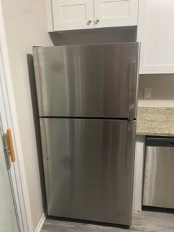 General Electric Stainless Steel refrigerator 