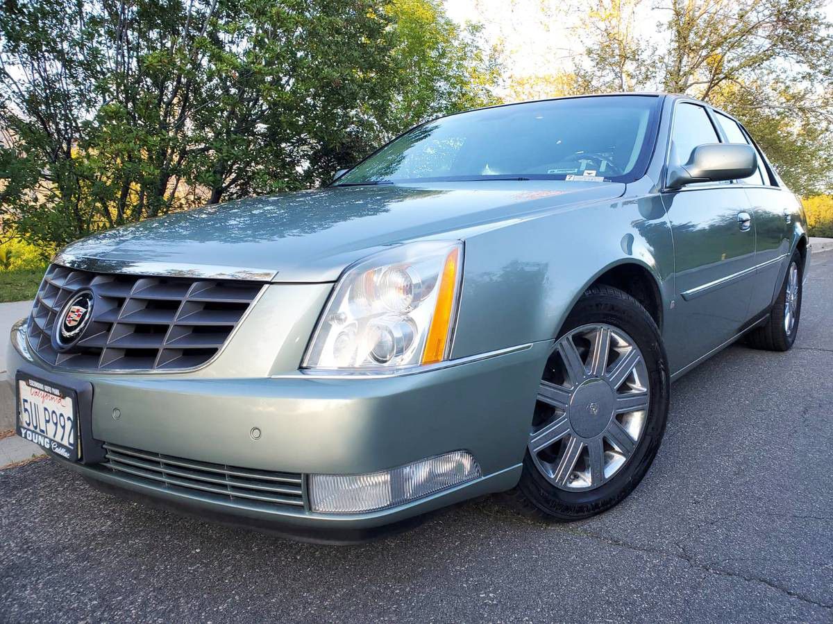 FULLY LOADED 2006 CADILLAC DTS! CLEAN TITLE! LOW MILES! CARFAX INCLUDED!
