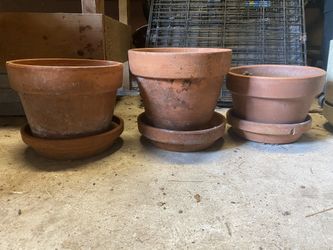 Ceramic pots