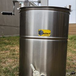 Dadant Honey Extractor 