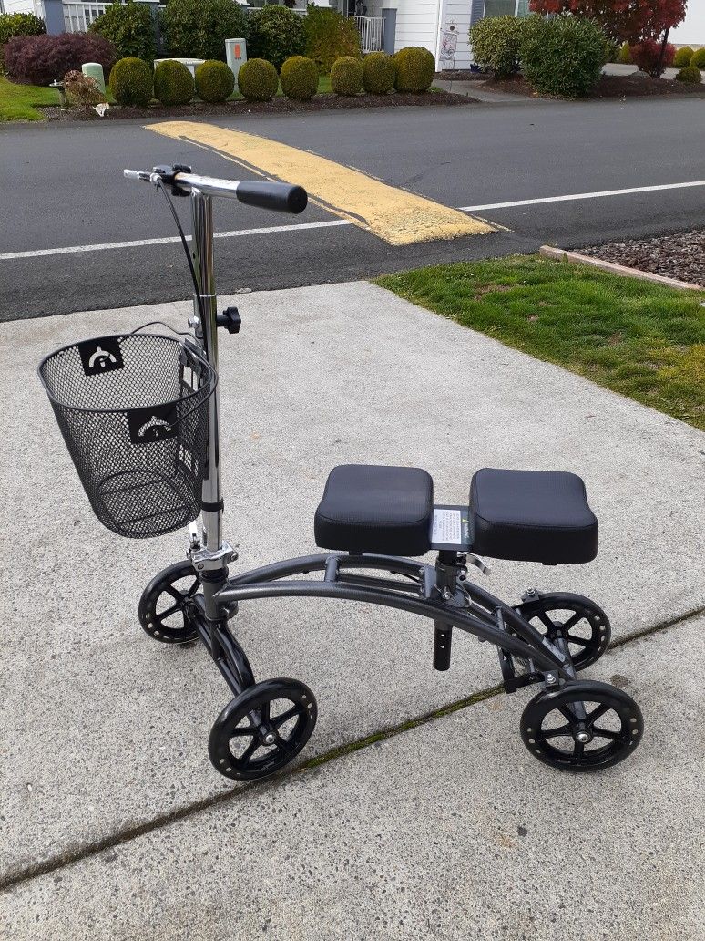 Knee Scooter. (DRIVE Medical 796)