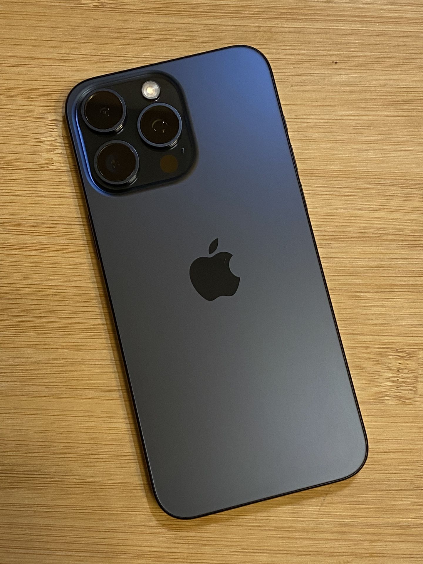iPhone 15 Pro Max. 256GB Fully Unlocked