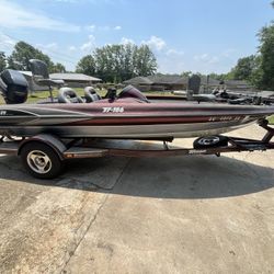2001 Triton Bass Boat 