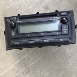 TOYOTA PRIUS “”C”” AM FM CD RADIO RECEIVER 2012-2014.