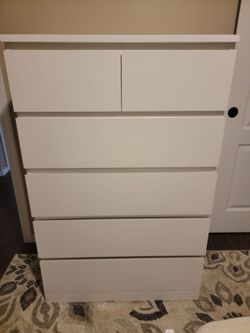 Chest of drawers