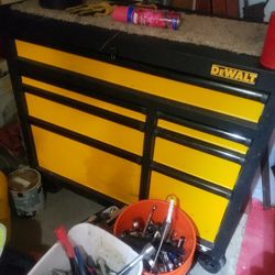 Dewalt Rolling Tool Chest