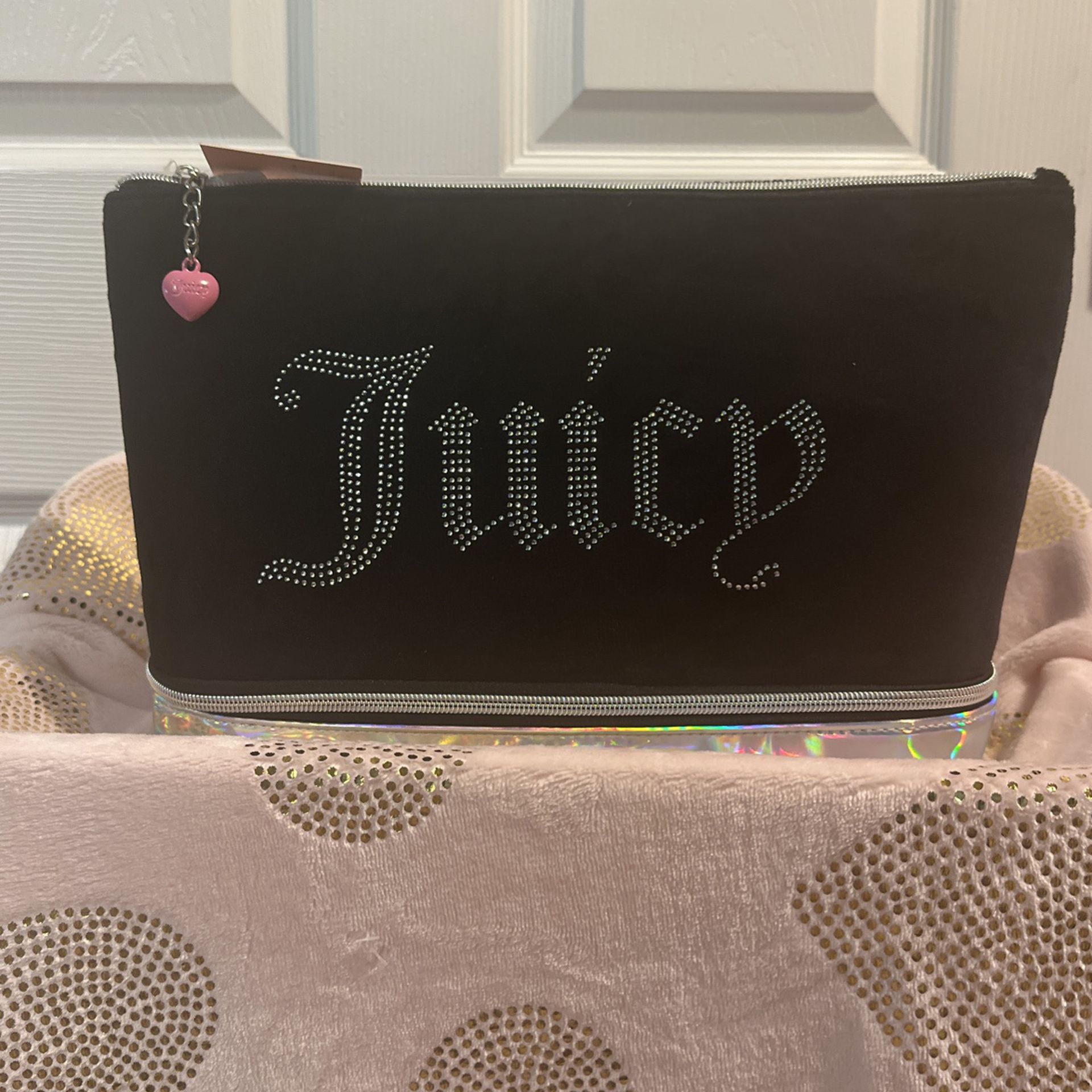 Brand New Juicy Couture  MakeUp Bag -Large 🖤🤍