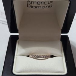 Rose Gold Ring With Diamonds 