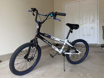 The Kent Ambush Boys' 20" BMX Bike