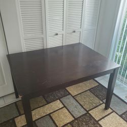 Dining Table/w 4 Chairs