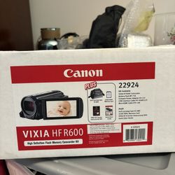  Canon VIXIA HF R600