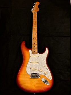 Stratocaster Fender Player Plus w All Roasted Maple Neck & Fat 50’s