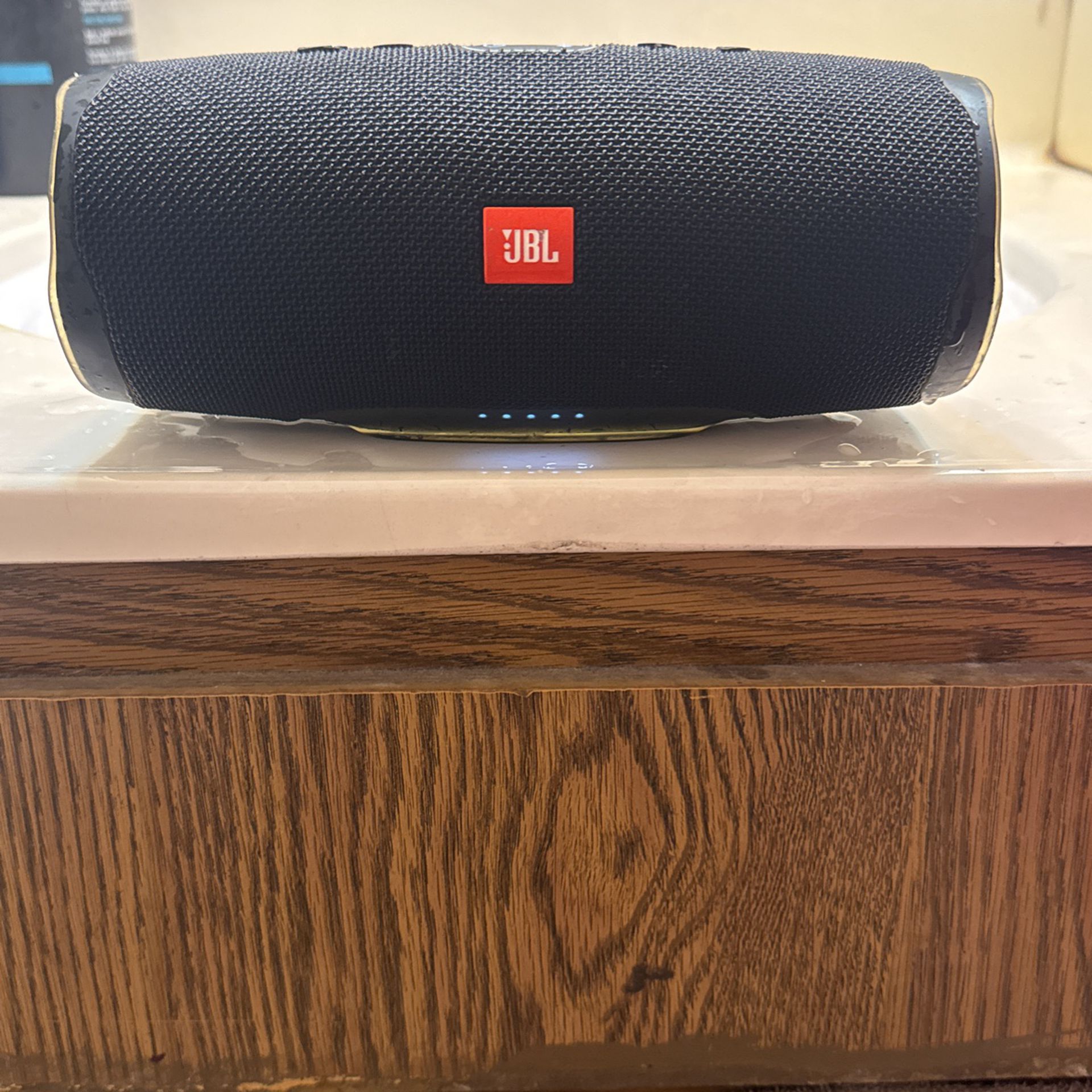 JBL Charge 4 Water Proof Like Brand New Just Use It When I Shower 