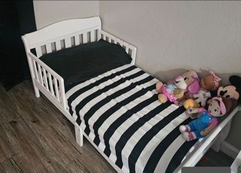 Toddler bed