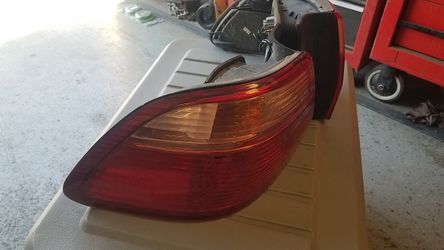 98 - 00 Honda Accord tail light assembly
