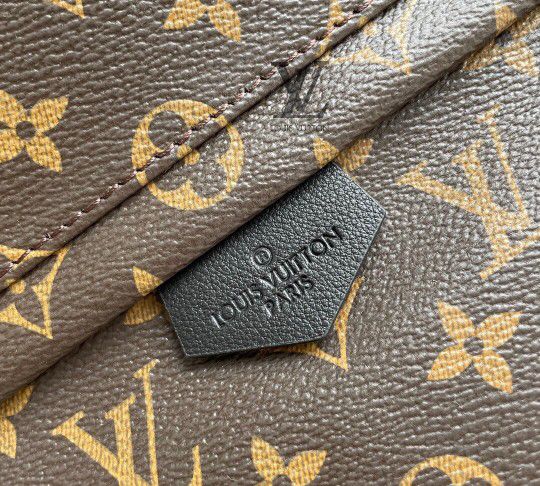 For Sale: ❌ SOLD ❌ Gently Used Authentic Louis Vuitton Palm