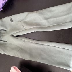 Nike NWOT Mint/olive Green Size Sm $20