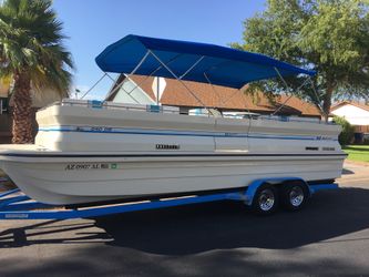 Magic 240 Legend Deck Boat