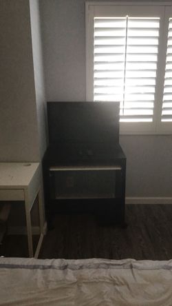 27” Vizio TV w/ small black stand