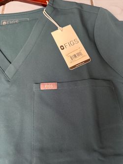 FIGS Scrub Top Teal V-Neck and pants