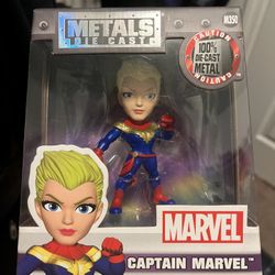 Metals Die Cast Captain Marvel Pop Figure 