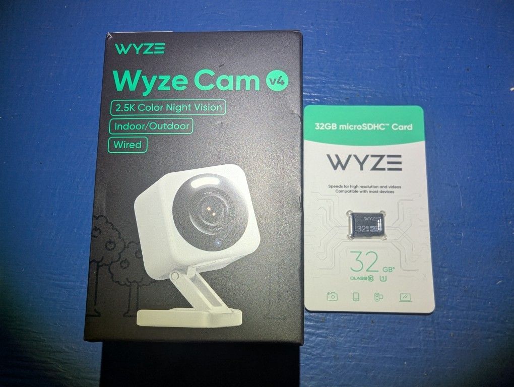 Wyze v4 Indoor/Outdoor 2.5k HD Security Cam / Brand New with 32GB sdcard