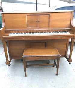 The sting by Aeolian equipped with ukelano