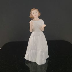 Royal Doulton Figurine Welcome HN3764 Exclusive Doulton Collector's Club
