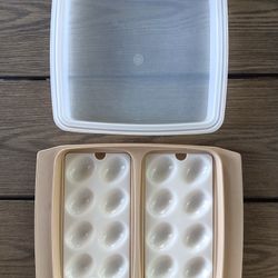 ✨LAST CHANCE✨ Vintage Tupperware Deviled Egg Tray #723-3