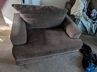 Oversized Gray Upholstered Armchair – Comfortable & Spacious
