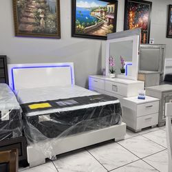 4pc Queen Bedroom Set 🩷 Easy Financing Available 🩷 No credit needed