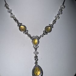 EUC Vintage Avon Teardrop Necklace w/ Citrine Stones 
