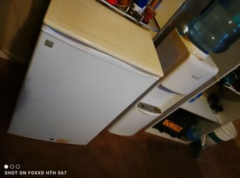 Mini refrigerator